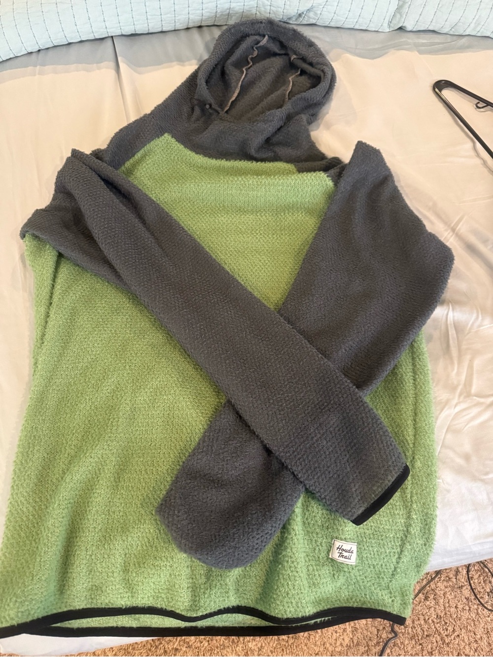 Men's Two-Tone Crewneck Pullover - Gray & Light Green